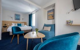 Un Hotel Sur Le Port
